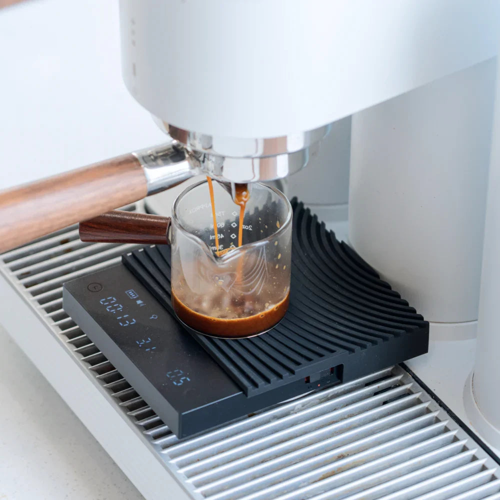Timemore Mirror Basic 3 Coffee Scale - Black, lifestyle